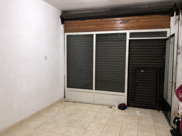 EXCELENTE LOCAL COMERCIAL SOBRE CHILAVERT (CENTRO COMERCIAL DE VILLA LUGANO) 20 M2 APROX IDEAL VARIOS RUBROS