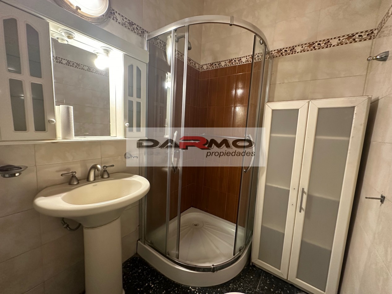 EXCELENTE CASA 3AMB A MTS DE CENTRO COMERCIAL CHILAVERT VILLA LUGANO - GARAJE - PATIO ANDALUZ Y TERRAZA