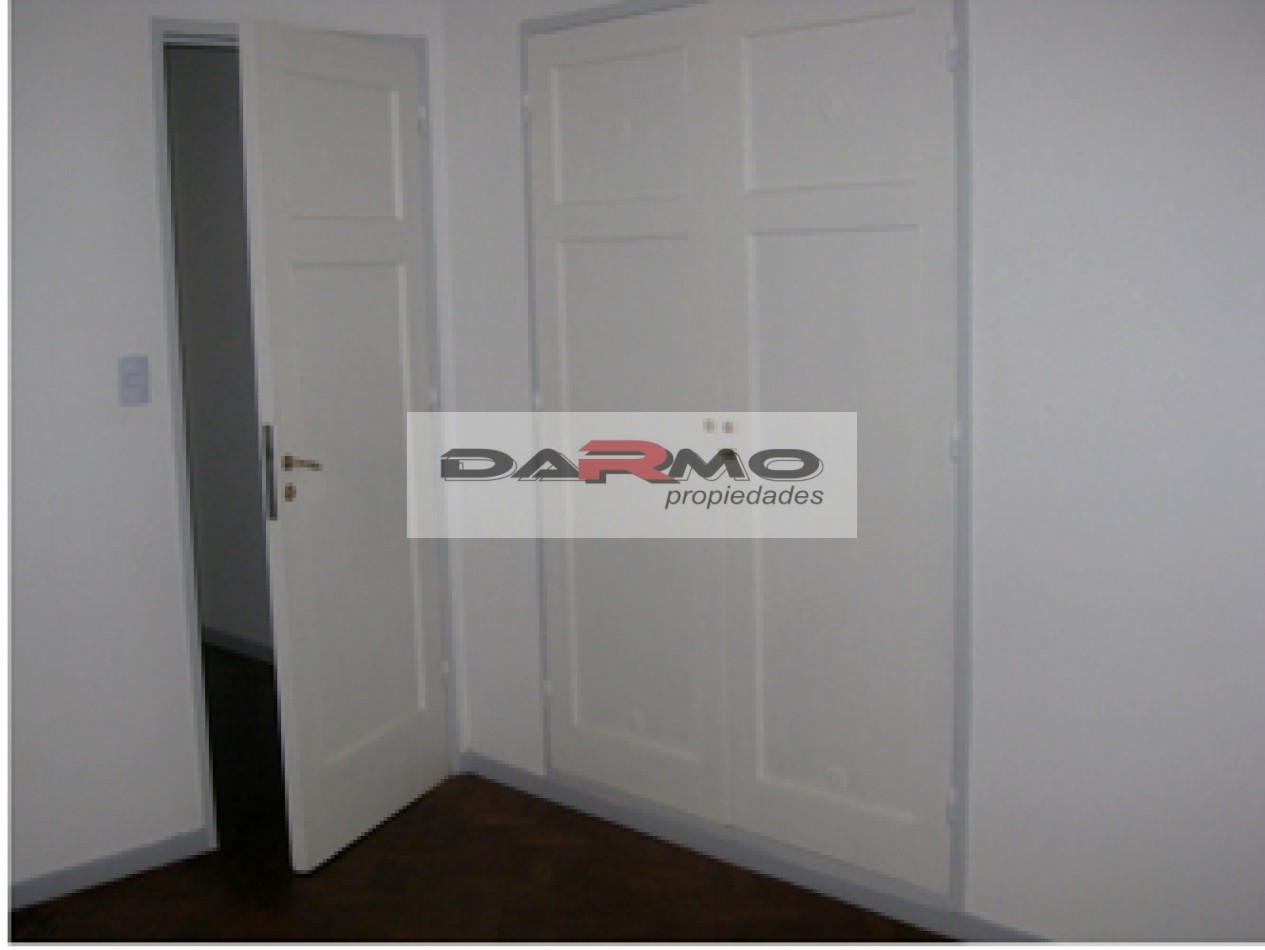 Excelente departamento de 3 amb con balcon y cochera en Barrio Gral Paz - Villa Celina