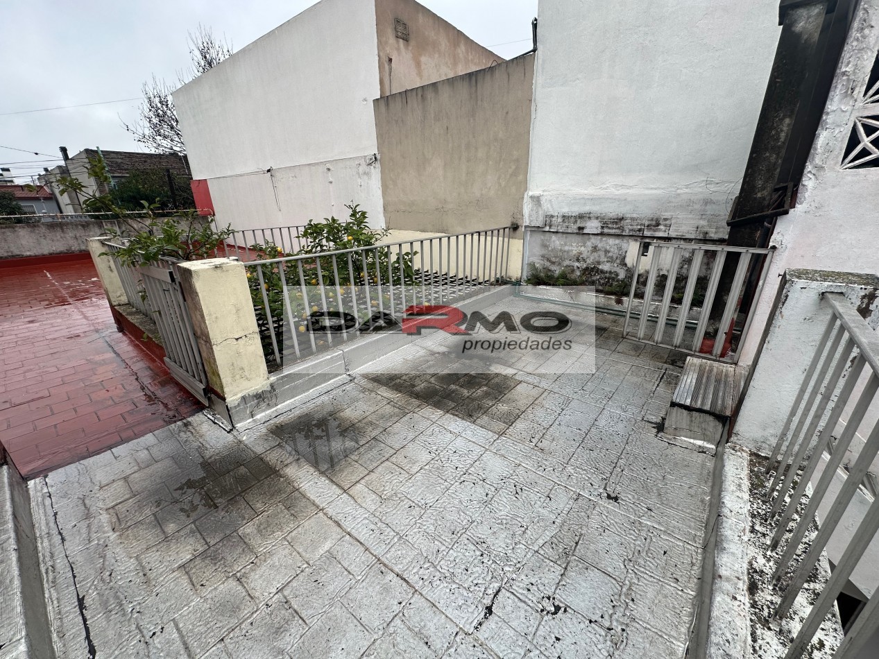 EXCELENTE CASA 3AMB A MTS DE CENTRO COMERCIAL CHILAVERT VILLA LUGANO - GARAJE - PATIO ANDALUZ Y TERRAZA