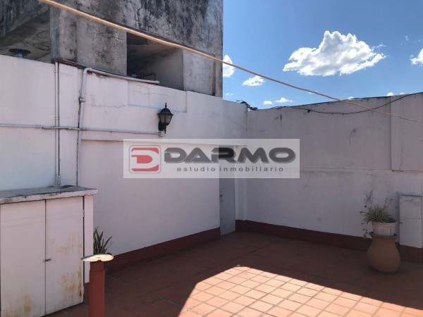 EXCELENTE DEPARTAMENTO EN PLENO CENTRO COMERCIAL DE CHILAVERT 3 AMB CON BALCON Y TERRAZA PROPIA VILLA LUGANO