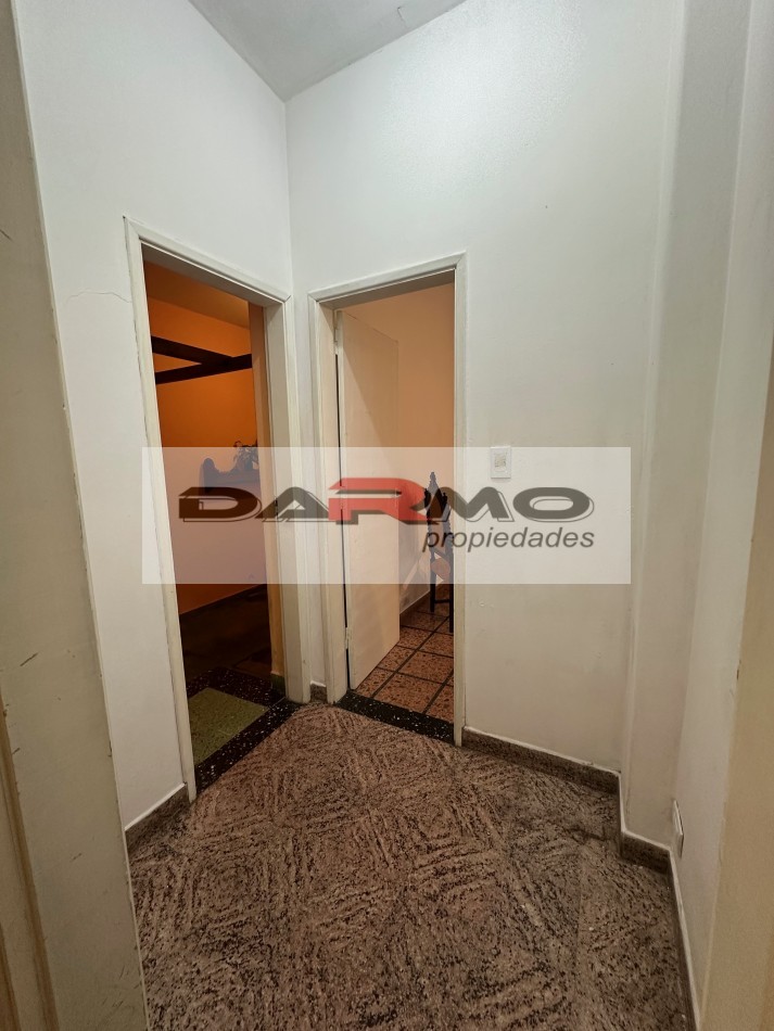 EXCELENTE CASA 3AMB A MTS DE CENTRO COMERCIAL CHILAVERT VILLA LUGANO - GARAJE - PATIO ANDALUZ Y TERRAZA