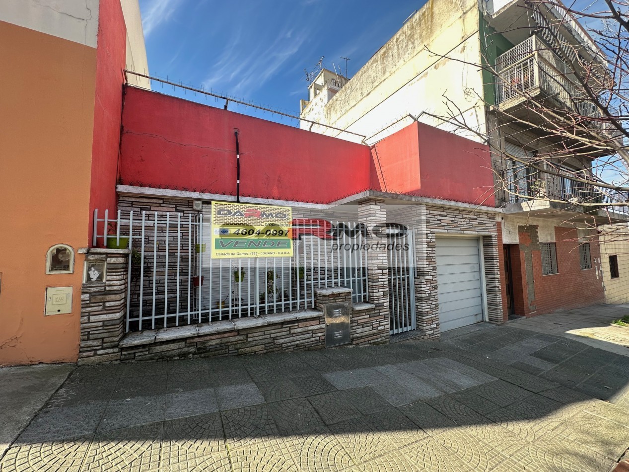EXCELENTE CASA 3AMB A MTS DE CENTRO COMERCIAL CHILAVERT VILLA LUGANO - GARAJE - PATIO ANDALUZ Y TERRAZA