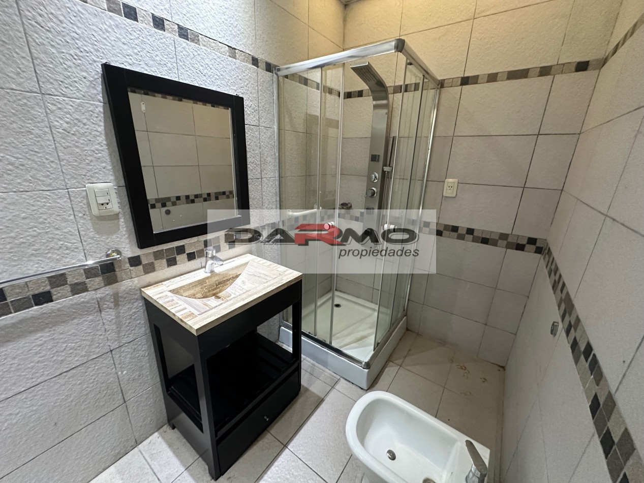 EXCELENTE CASA 3AMB A MTS DE CENTRO COMERCIAL CHILAVERT VILLA LUGANO - GARAJE - PATIO ANDALUZ Y TERRAZA