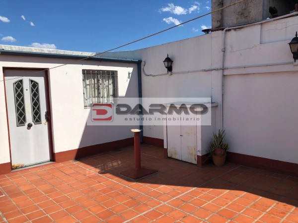 EXCELENTE DEPARTAMENTO EN PLENO CENTRO COMERCIAL DE CHILAVERT 3 AMB CON BALCON Y TERRAZA PROPIA VILLA LUGANO