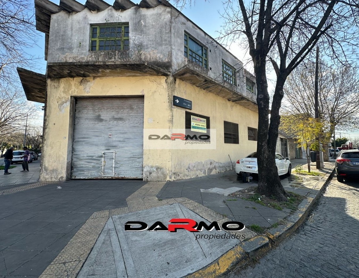 ALQUILER EXCELENTE GALPON CON VIVIENDA DE 5 AMB. ENTRADA DE CAMION 200M2 TOTAL APROX EN VILLA SOLDATI