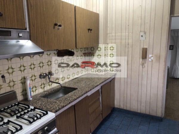 Departamento tipo PH de 3 Amplios Ambientes Al Frente con terraza, 2o piso por escalera - Villa Lugano