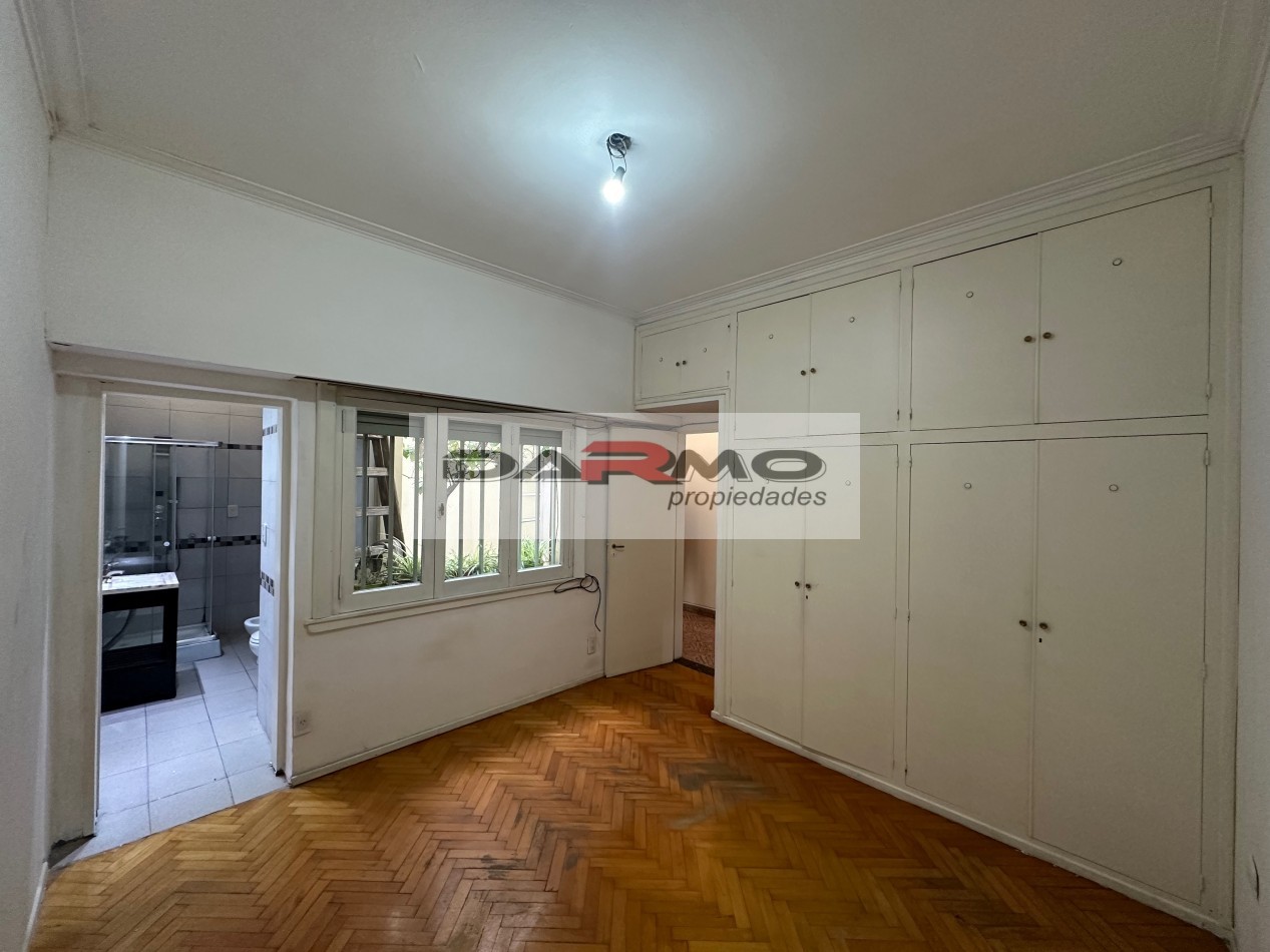 EXCELENTE CASA 3AMB A MTS DE CENTRO COMERCIAL CHILAVERT VILLA LUGANO - GARAJE - PATIO ANDALUZ Y TERRAZA