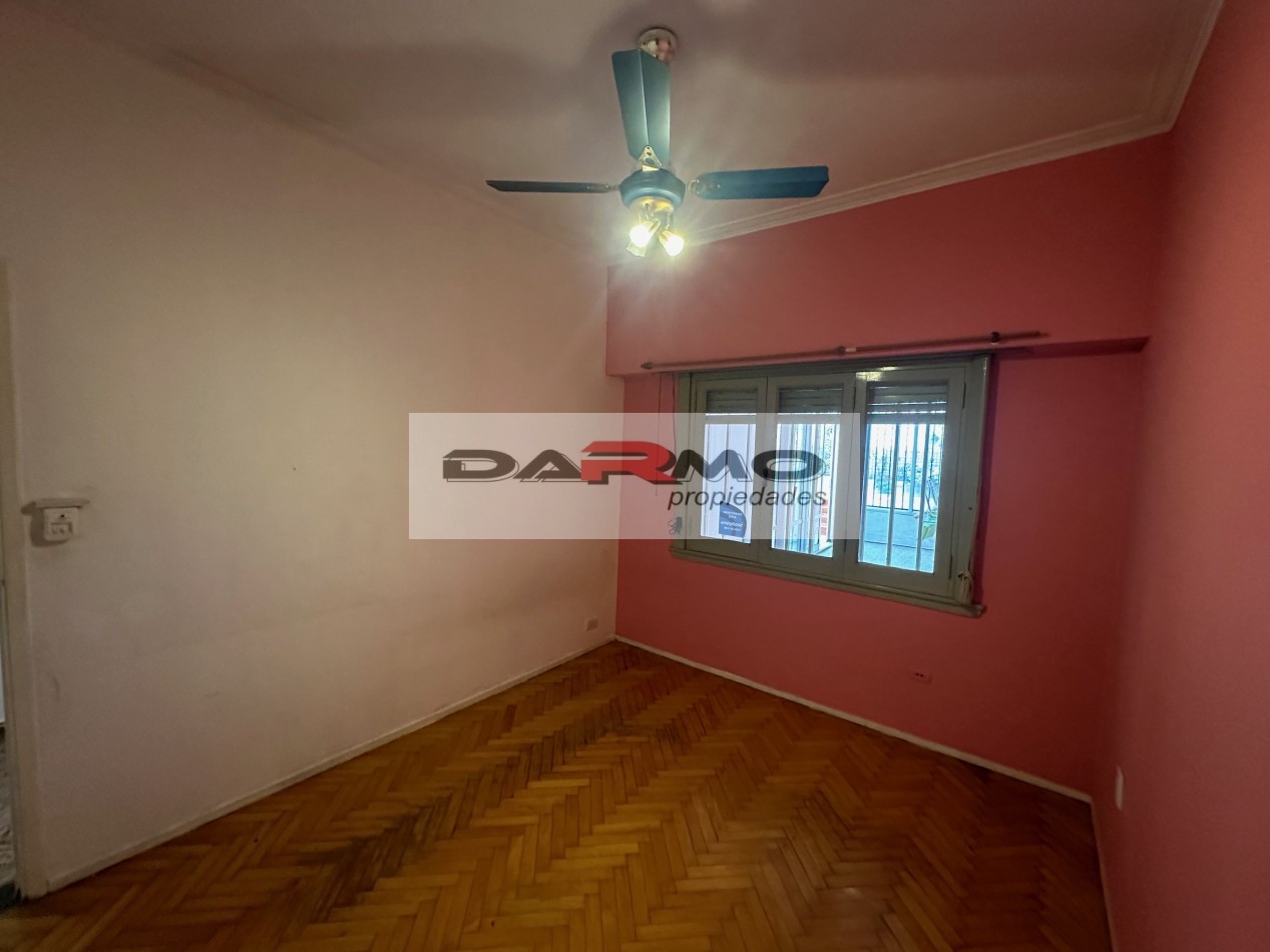 EXCELENTE CASA 3AMB A MTS DE CENTRO COMERCIAL CHILAVERT VILLA LUGANO - GARAJE - PATIO ANDALUZ Y TERRAZA
