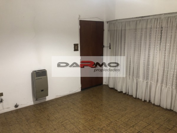 Departamento tipo PH de 3 Amplios Ambientes Al Frente con terraza, 2o piso por escalera - Villa Lugano