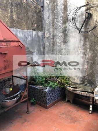 CASA 3 AMBIENTES CON ENTRADA DE AUTO TECHADA EN VILLA RIACHUELO - REAL OPORTUNIDAD
