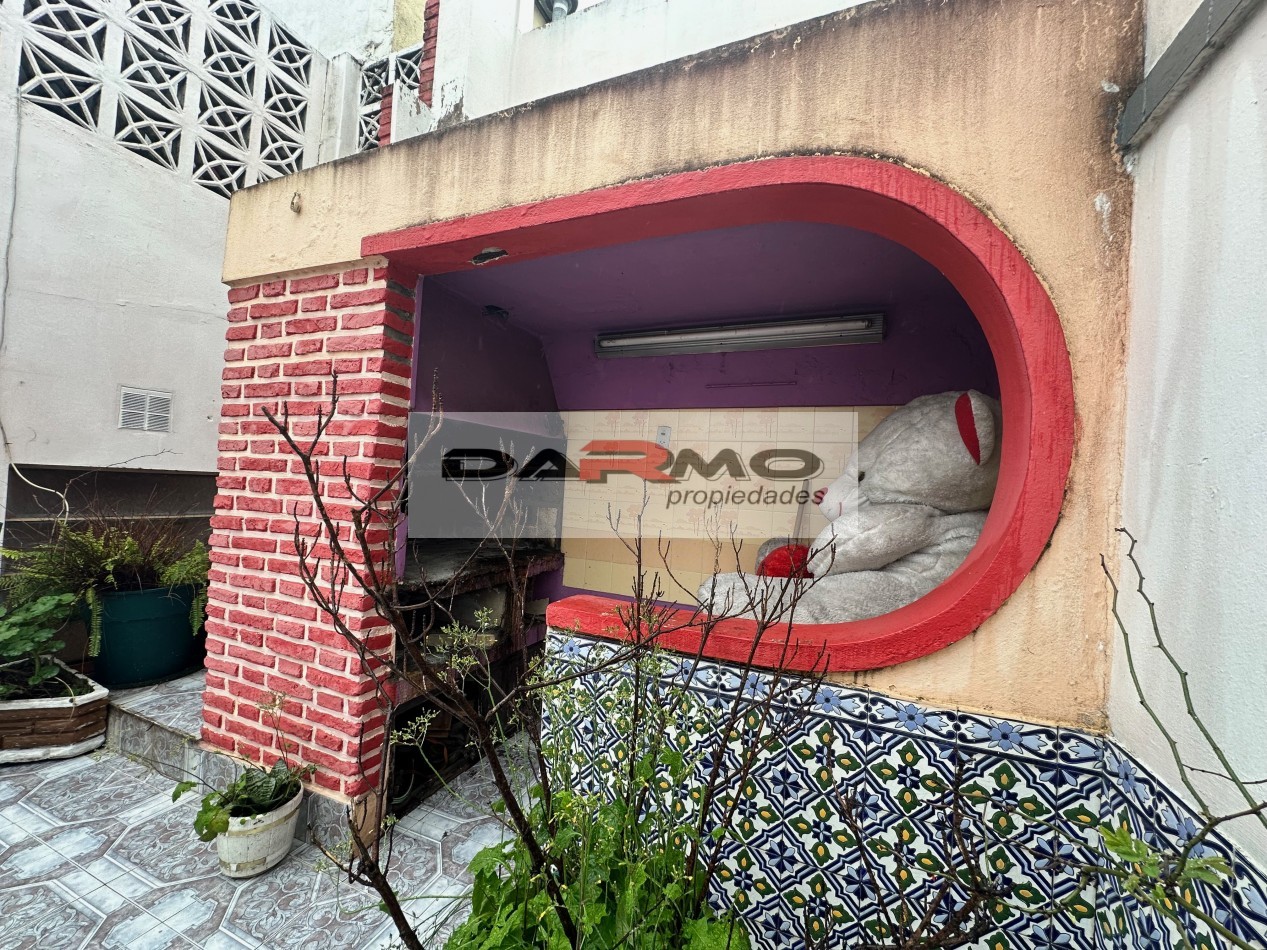 EXCELENTE CASA 3AMB A MTS DE CENTRO COMERCIAL CHILAVERT VILLA LUGANO - GARAJE - PATIO ANDALUZ Y TERRAZA
