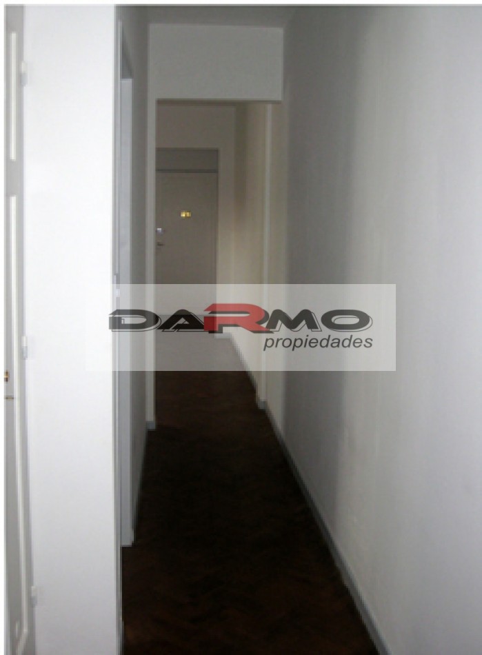 Excelente departamento de 3 amb con balcon y cochera en Barrio Gral Paz - Villa Celina