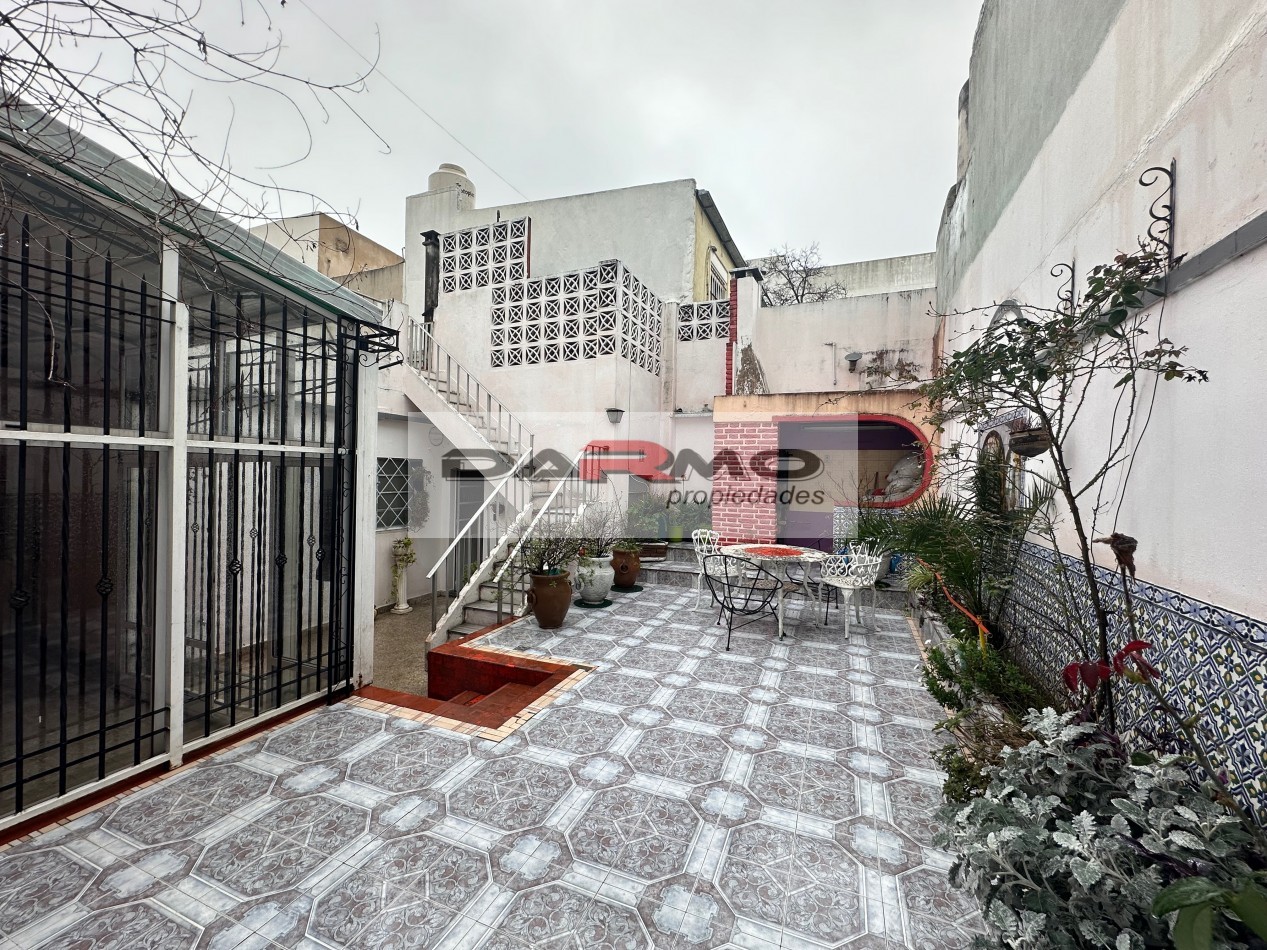 EXCELENTE CASA 3AMB A MTS DE CENTRO COMERCIAL CHILAVERT VILLA LUGANO - GARAJE - PATIO ANDALUZ Y TERRAZA