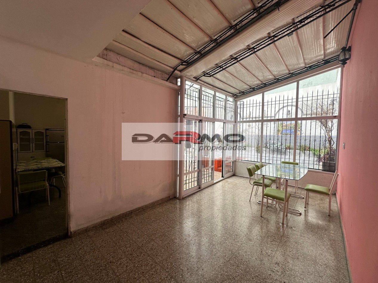 EXCELENTE CASA 3AMB A MTS DE CENTRO COMERCIAL CHILAVERT VILLA LUGANO - GARAJE - PATIO ANDALUZ Y TERRAZA