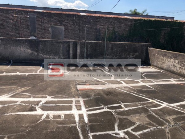 CASA IDEAL 2 FAMILIAS DE 3 AMBIENTES CADA UNA ZONA VILLA LUGANO