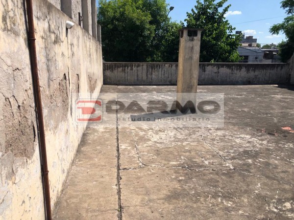 CASA IDEAL 2 FAMILIAS DE 3 AMBIENTES CADA UNA ZONA VILLA LUGANO