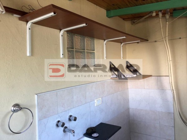 EXCELENTE PH 2 AMBIENTES EN ALQUILER TIPO DUPLEX CON PATIO