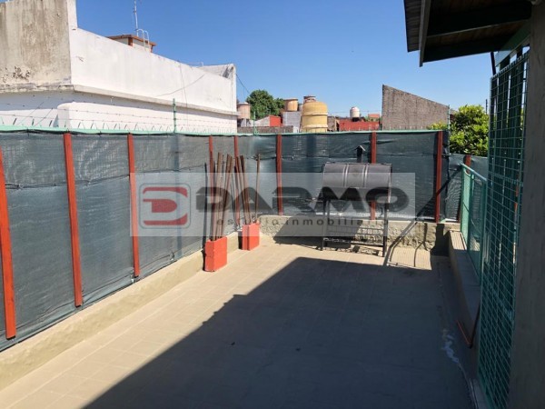 EXCELENTE PH 2 AMBIENTES EN ALQUILER TIPO DUPLEX CON PATIO