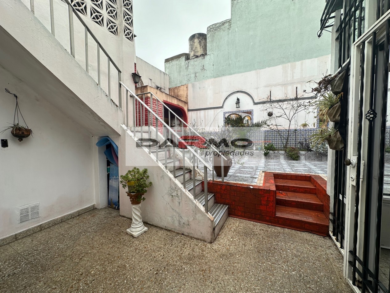 EXCELENTE CASA 3AMB A MTS DE CENTRO COMERCIAL CHILAVERT VILLA LUGANO - GARAJE - PATIO ANDALUZ Y TERRAZA