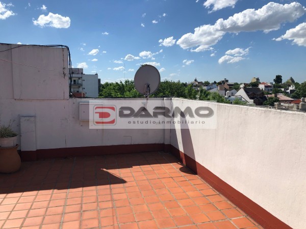 EXCELENTE DEPARTAMENTO EN PLENO CENTRO COMERCIAL DE CHILAVERT 3 AMB CON BALCON Y TERRAZA PROPIA VILLA LUGANO