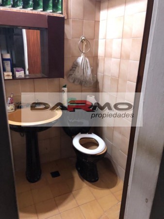 CASA 3 AMBIENTES CON ENTRADA DE AUTO TECHADA EN VILLA RIACHUELO - REAL OPORTUNIDAD
