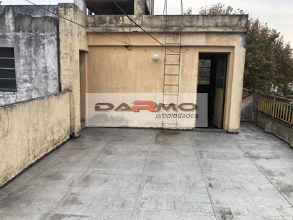Departamento tipo PH de 3 Amplios Ambientes Al Frente con terraza, 2o piso por escalera - Villa Lugano