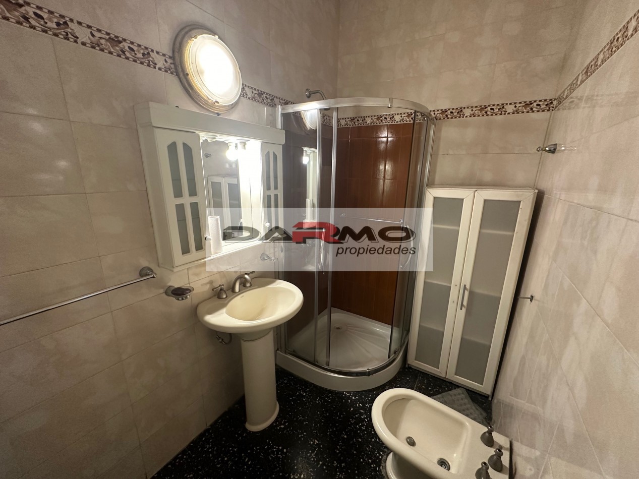 EXCELENTE CASA 3AMB A MTS DE CENTRO COMERCIAL CHILAVERT VILLA LUGANO - GARAJE - PATIO ANDALUZ Y TERRAZA