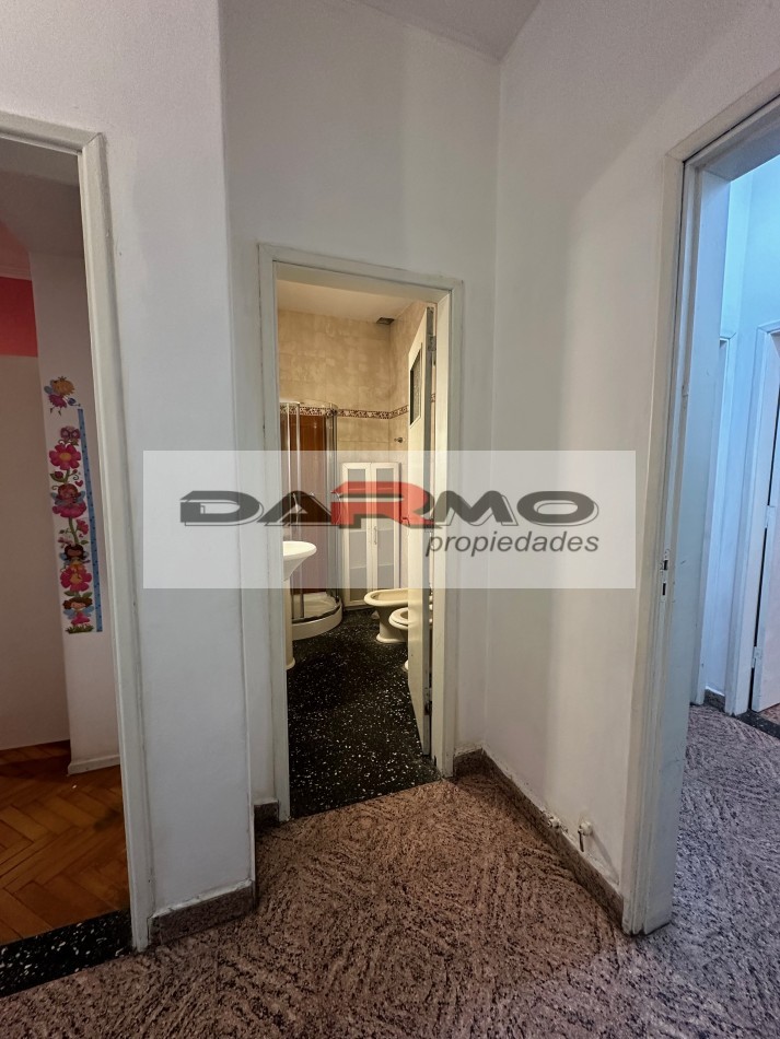 EXCELENTE CASA 3AMB A MTS DE CENTRO COMERCIAL CHILAVERT VILLA LUGANO - GARAJE - PATIO ANDALUZ Y TERRAZA