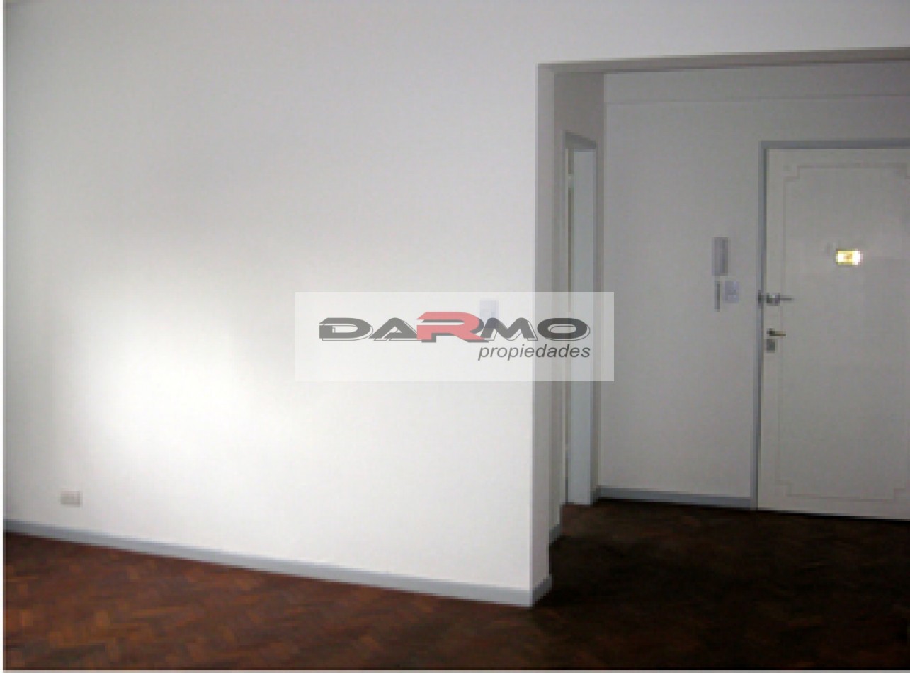 Excelente departamento de 3 amb con balcon y cochera en Barrio Gral Paz - Villa Celina