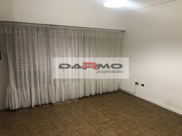 Departamento tipo PH de 3 Amplios Ambientes Al Frente con terraza, 2o piso por escalera - Villa Lugano