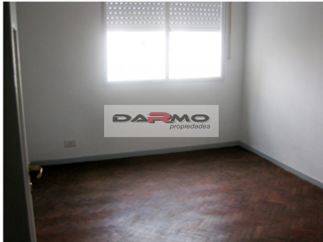 Excelente departamento de 3 amb con balcon y cochera en Barrio Gral Paz - Villa Celina