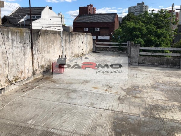 CASA 3 AMBIENTES CON ENTRADA DE AUTO TECHADA EN VILLA RIACHUELO - REAL OPORTUNIDAD