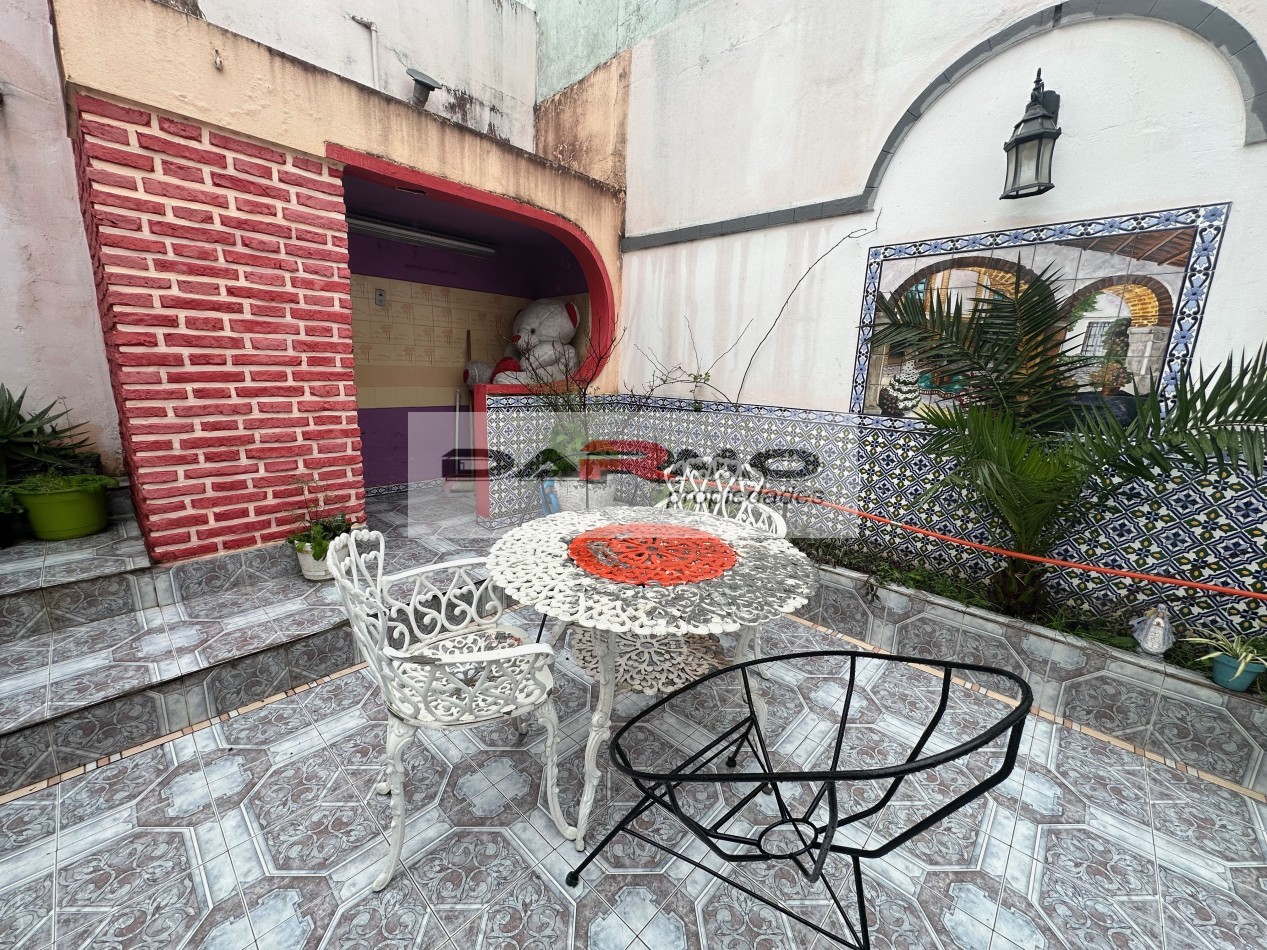 EXCELENTE CASA 3AMB A MTS DE CENTRO COMERCIAL CHILAVERT VILLA LUGANO - GARAJE - PATIO ANDALUZ Y TERRAZA