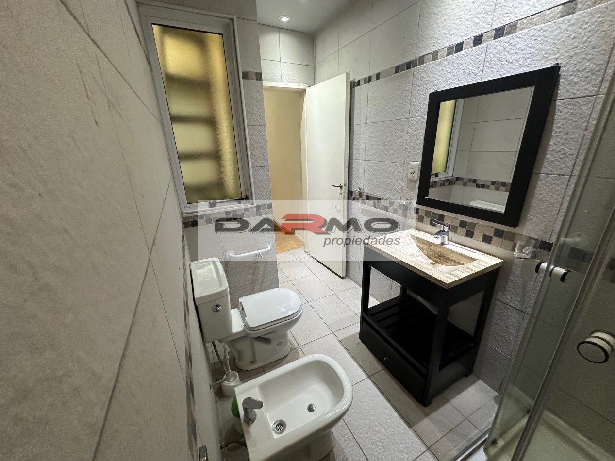 EXCELENTE CASA 3AMB A MTS DE CENTRO COMERCIAL CHILAVERT VILLA LUGANO - GARAJE - PATIO ANDALUZ Y TERRAZA