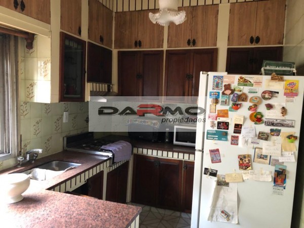CASA 3 AMBIENTES CON ENTRADA DE AUTO TECHADA EN VILLA RIACHUELO - REAL OPORTUNIDAD