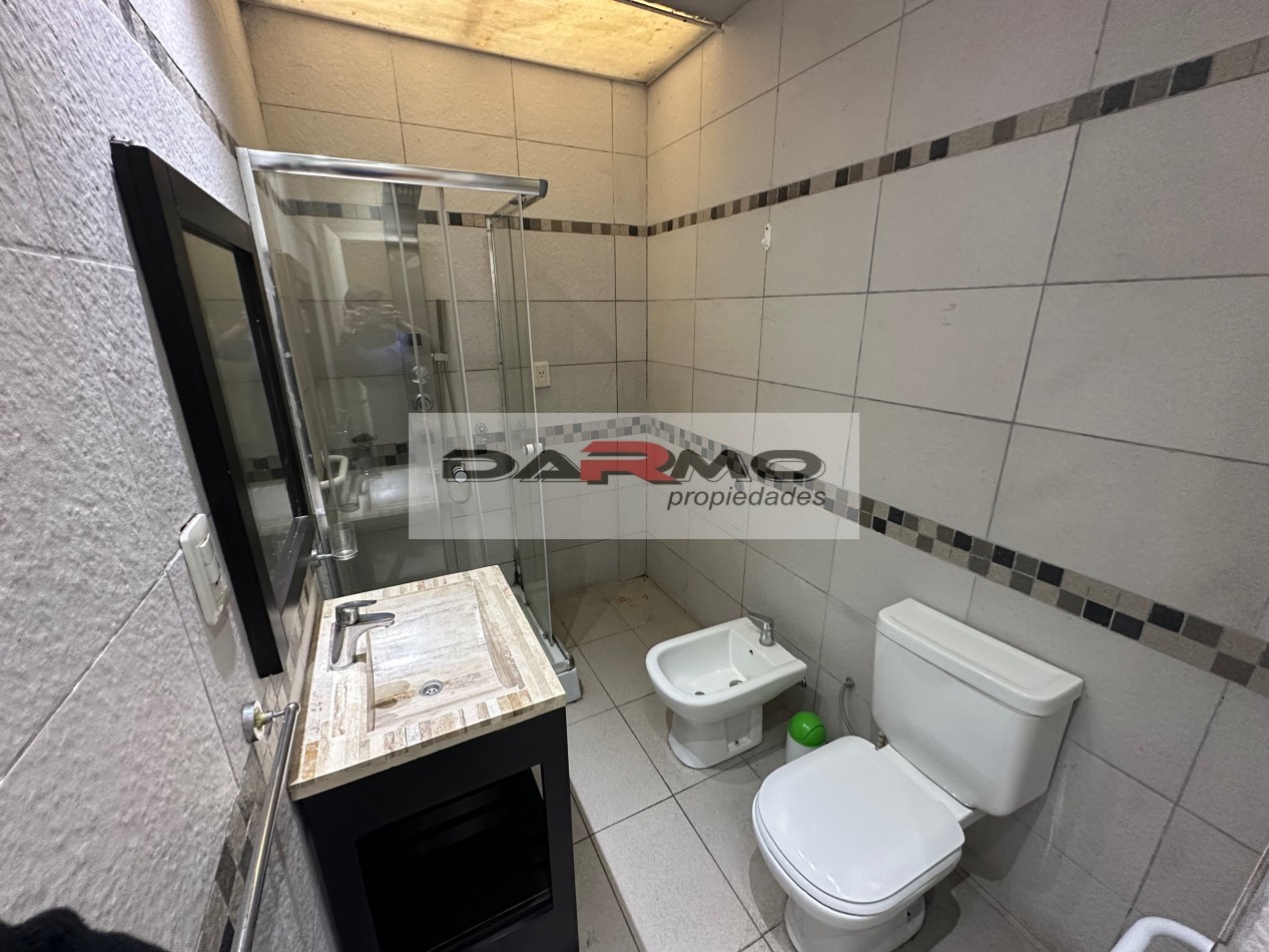 EXCELENTE CASA 3AMB A MTS DE CENTRO COMERCIAL CHILAVERT VILLA LUGANO - GARAJE - PATIO ANDALUZ Y TERRAZA
