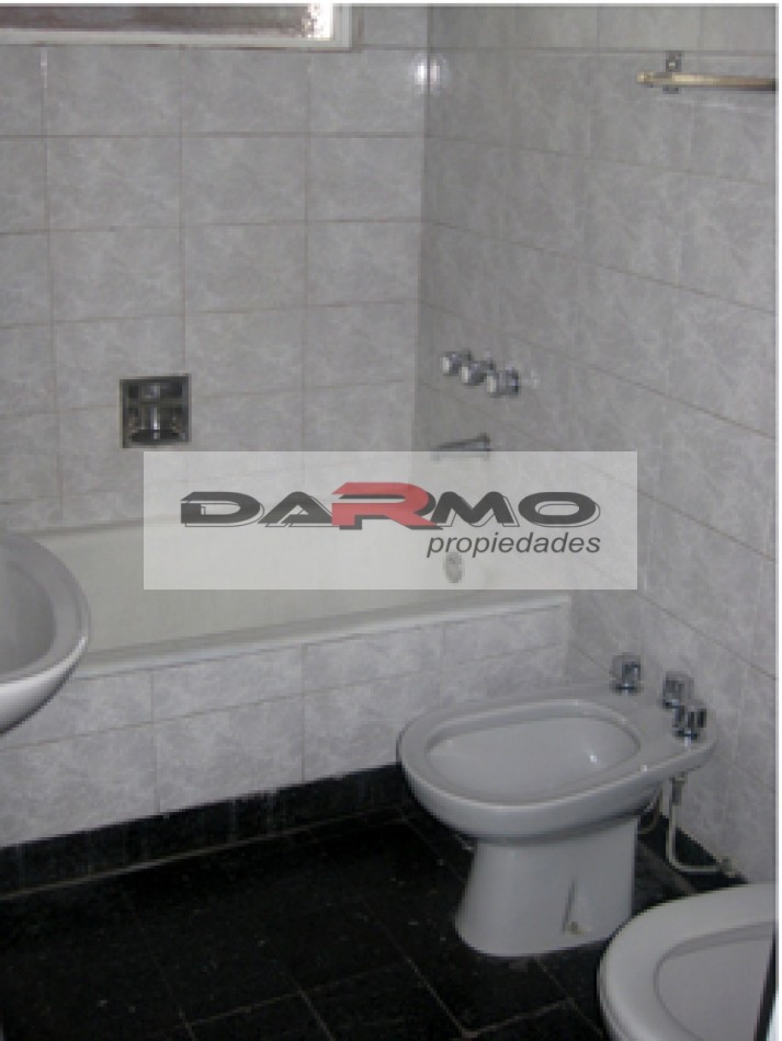 Excelente departamento de 3 amb con balcon y cochera en Barrio Gral Paz - Villa Celina