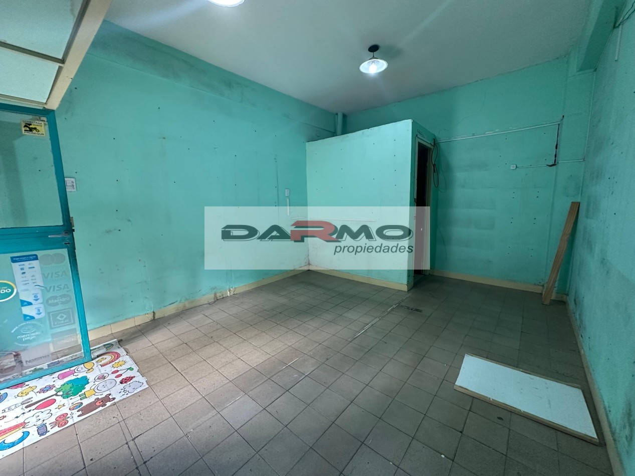 EXCELENTE LOCAL COMERCIAL SOBRE CHILAVERT (CENTRO COMERCIAL DE VILLA LUGANO) 20 M2 APROX IDEAL VARIOS RUBROS