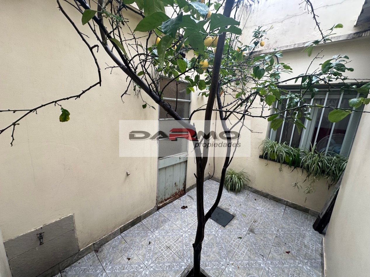EXCELENTE CASA 3AMB A MTS DE CENTRO COMERCIAL CHILAVERT VILLA LUGANO - GARAJE - PATIO ANDALUZ Y TERRAZA