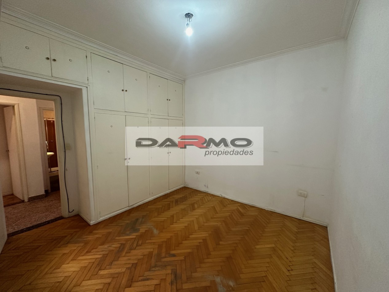 EXCELENTE CASA 3AMB A MTS DE CENTRO COMERCIAL CHILAVERT VILLA LUGANO - GARAJE - PATIO ANDALUZ Y TERRAZA