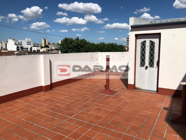 EXCELENTE DEPARTAMENTO EN PLENO CENTRO COMERCIAL DE CHILAVERT 3 AMB CON BALCON Y TERRAZA PROPIA VILLA LUGANO