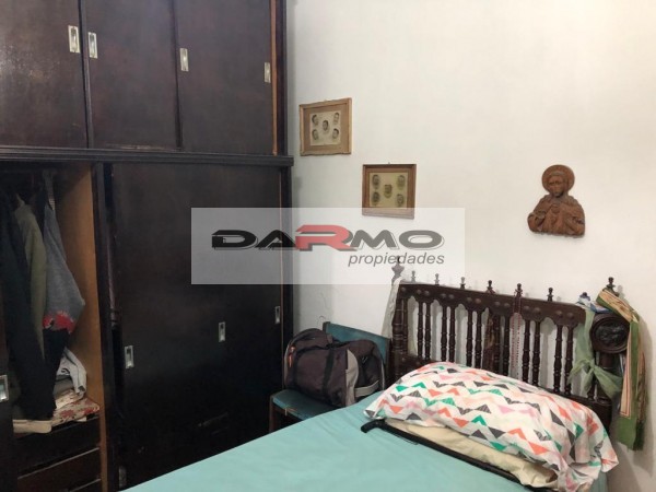 CASA 3 AMBIENTES CON ENTRADA DE AUTO TECHADA EN VILLA RIACHUELO - REAL OPORTUNIDAD