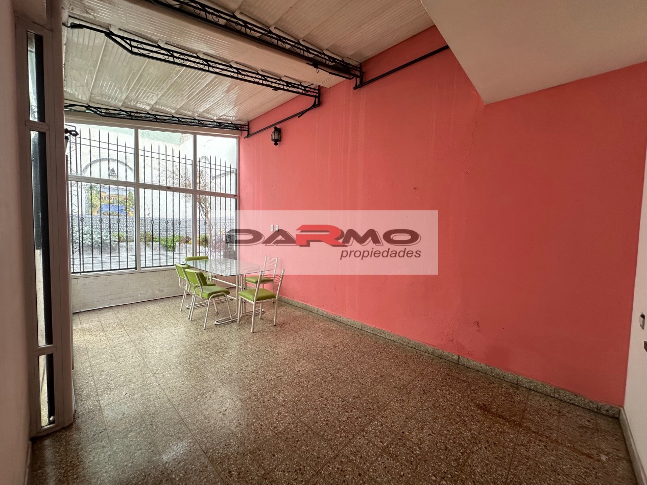 EXCELENTE CASA 3AMB A MTS DE CENTRO COMERCIAL CHILAVERT VILLA LUGANO - GARAJE - PATIO ANDALUZ Y TERRAZA