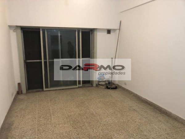 DEPARTAMENTO EN PLANTA BAJA DE 3 AMBIENTES CON GRAN PATIO CON JARDIN - VILLA LUGANO