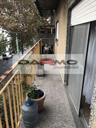 Departamento tipo PH de 3 Amplios Ambientes Al Frente con terraza, 2o piso por escalera - Villa Lugano