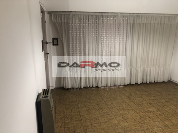 Departamento tipo PH de 3 Amplios Ambientes Al Frente con terraza, 2o piso por escalera - Villa Lugano