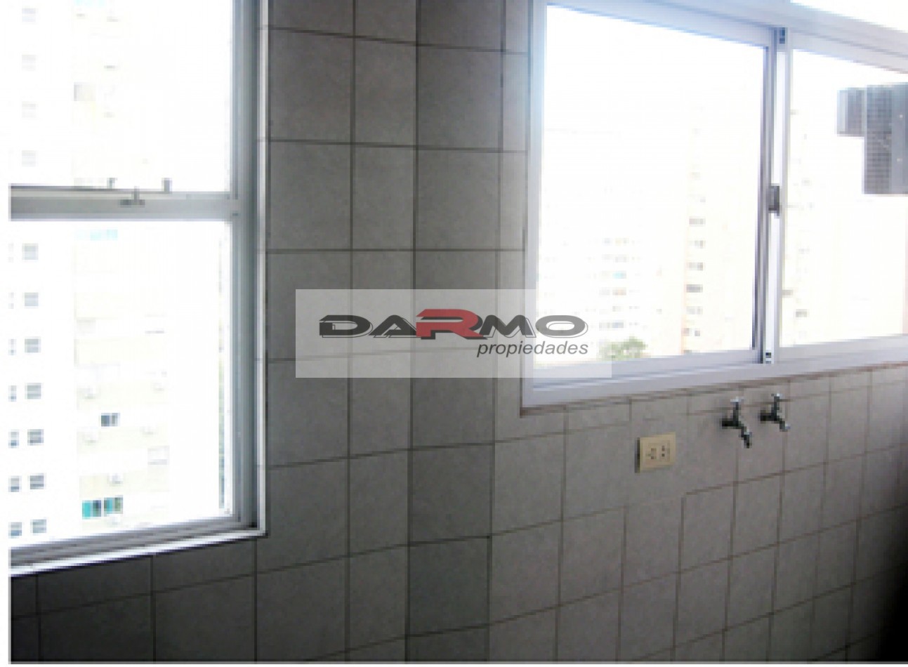 Excelente departamento de 3 amb con balcon y cochera en Barrio Gral Paz - Villa Celina