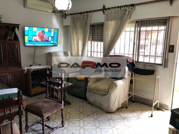 CASA 3 AMBIENTES CON ENTRADA DE AUTO TECHADA EN VILLA RIACHUELO - REAL OPORTUNIDAD