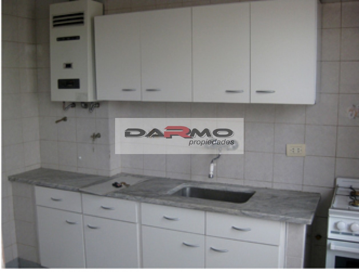 Excelente departamento de 3 amb con balcon y cochera en Barrio Gral Paz - Villa Celina